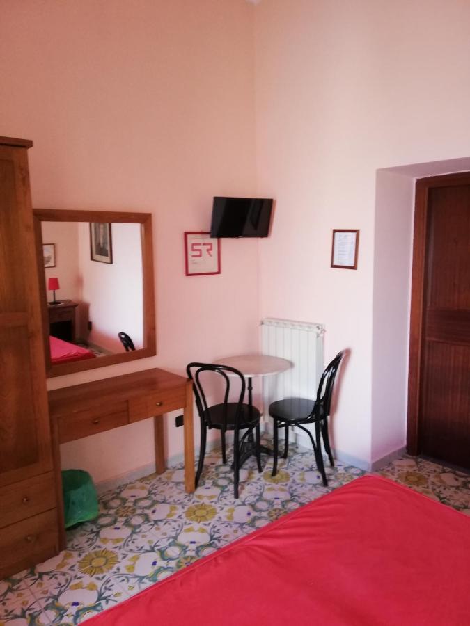 Hotel Sibilla Residence Pozzuoli Zimmer foto
